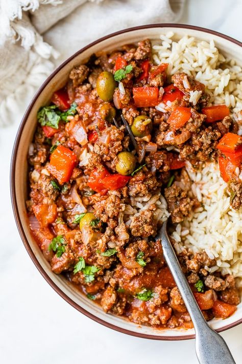 Picadillo Recipe, Cuban Dishes, Skinny Taste Recipes, Green Olives, Food Tasting, Bell Peppers, Ground Beef Recipes, Cooker Recipes, Instant Pot Recipes