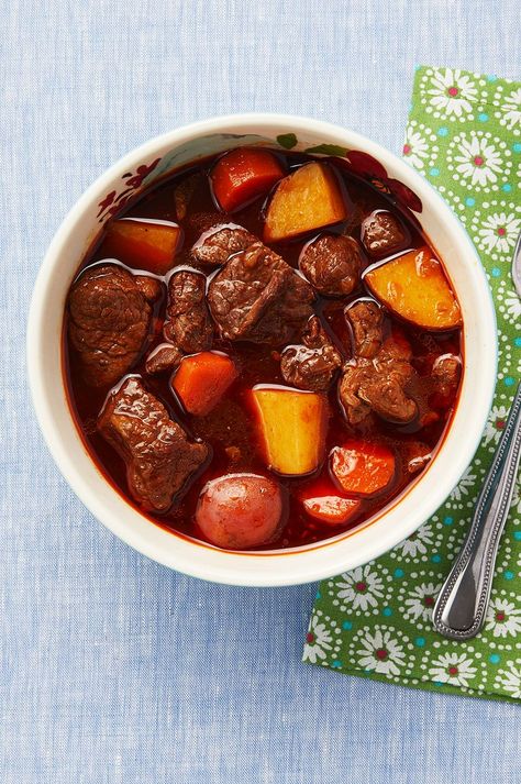 Pioneer Woman Beef Stew, Pioneer Women Beef Stew, Beer Beef Stew, Beef Stew With Beer, Beer Stew, Easy Beef Stew Recipe, Paprika Recipes, Irish Recipes Traditional, Easy Beef Stew