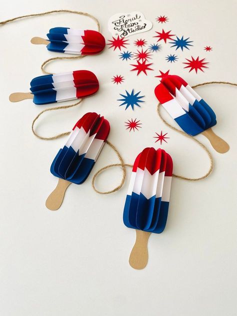 Unique 4th of July Crafts: Stand Out at Your Independence Day Party 4th Of July Paper Crafts, 4th Of July Crafts For Kids, 4th Of July Diy Crafts, Fourth Of July Crafts For Adults, Diy 4th Of July Decorations, Fourth Of July Crafts, 4th Of July Craft, 4th Of July Crafts, Fourth Of July Crafts For Kids