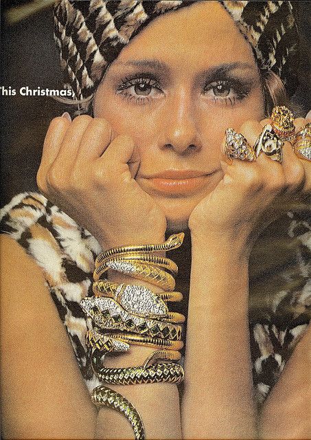 1968 Lauren Hutton Style, Jewellery Advertising, Gypset Style, Vogue Magazine Covers, Lauren Hutton, Jewelry Ads, Snake Jewelry, Handcrafted Artisan Jewelry, Innovative Fashion