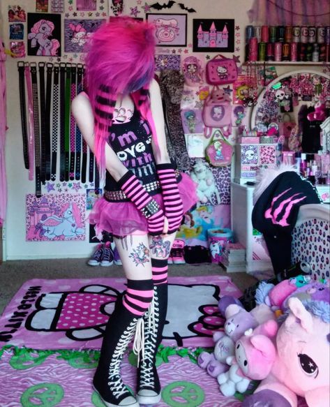 Scemo Pfp, Scene Queen Aesthetic, Emo Style 2000s, Scene Dresses, Scene Emo Fashion, Y2k Scene, Scene Queen, Estilo Emo, Scene Core