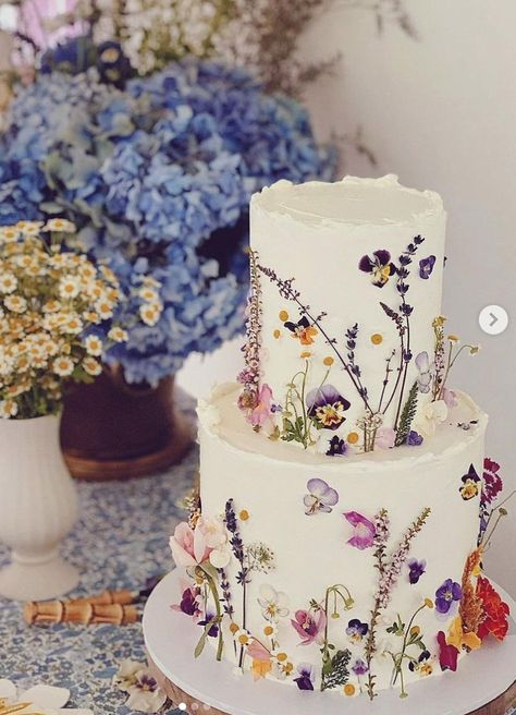 Wild Flower Cake, Flower Cake Birthday, Wildflower Wedding Cake, Wildflower Cake, Wildflower Wedding Theme, Hello 30, Me Pictures, The Wedding Cake, Wildflower Baby Shower