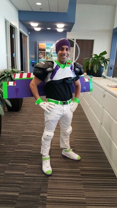 Buzz Lightyear #buzzlightyear #costume #homemade #toystory #diy Lightyear Costume, Costume Homemade, Buzz Lightyear Costume, Homemade Costumes, Diy For Men, Spirit Week, Halloween Outfit, Buzz Lightyear, Diy Costumes