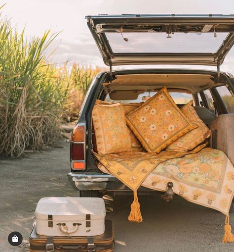 vintage, retro, car, picnic, photoshoot, inspo 70s Picnic, Car Picnic, Fun Cushions, Boho Photoshoot, Picnic Photoshoot, Luxury Pillows Decorative, Soul Shine, Luxury Pillows, Pillows Decorative