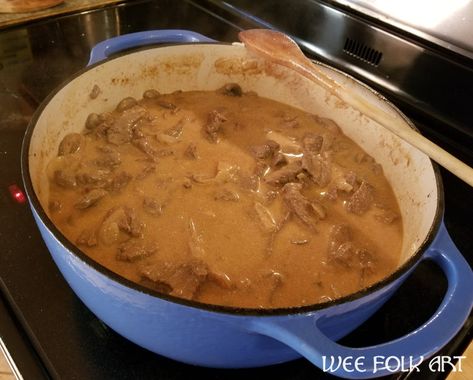 German Beef Stroganoff, Russian Beef Stroganoff Recipe, Russian Beef Stroganoff, Basic Russian, Beef Stroganoff Recipe, World Explorer, Roast Beef Recipes, Stroganoff Recipe, Beef Tips