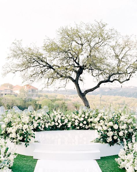 The perfect outdoor set-up for this special day. Custom ceremonial platform created by Center Stage Floors in Dallas, TX. Ceremony Platform, Orange Wedding Themes, Wedding Platform, Wedding Features, White Wedding Ceremony, Burnt Orange Weddings, Outdoor Set, Wedding Set Up, Dream Wedding Ideas Dresses