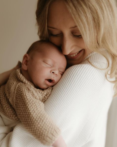 Dimples, yawns and cuddles ~ a scrumptious combo ✨ #newbornphotography #newbornbaby #thebabyyears #dorsetphotographer #dorsetnewbornphotographer #naturalnewbornphotography #mumtobe2024 #authenticnewbornphotography #candidchildhood #magicalchildhood #magicalchildhoodmoments #weymouth #dorsetmum #dorsetmums #dorsetmums Mama And Newborn Photography, Mommy Newborn Pictures, Natural Newborn Photography, Newborn Photo Outfits, Family Photoshoot Poses, Lifestyle Newborn Photography, Newborn Lifestyle, Newborn Shoot, Lifestyle Newborn