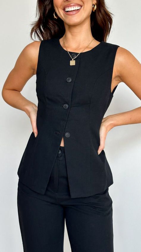 Waistcoat Outfit, Vest Outfits For Women, Women's Vests, Vest Style, Office Outfits Women, Black Model, Vest Fashion, Vest Outfits, Fashion Mistakes