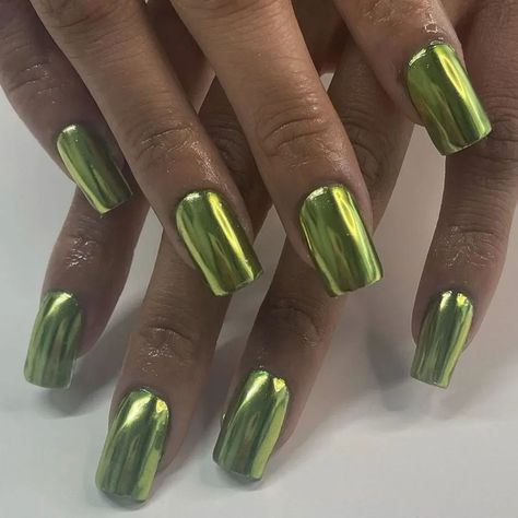 Funky Holiday Nails, Metallic Green Nails, Rainbow Chrome Nails, Dc Nails, Green Chrome Nails, Nail Star, Chrome Nail Designs, Metallic Nails Design, Nail Design Glitter