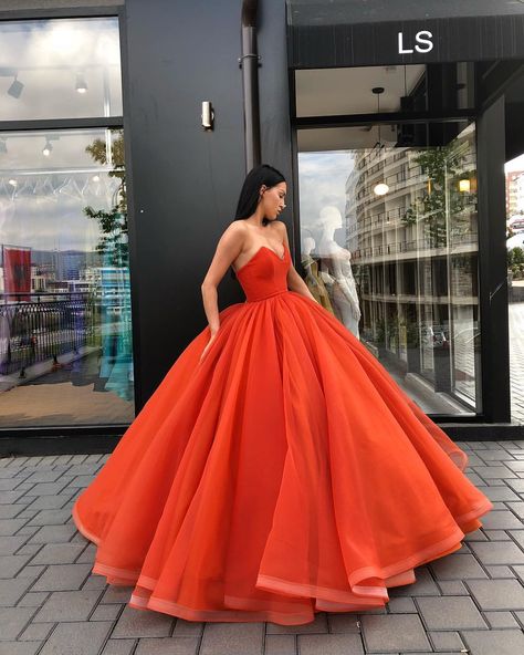 @liastubllaofficial #LS #dress Orange Party Dresses, Sweetheart Evening Dress, Strapless Evening Dress, Exquisite Gowns, Floor Length Prom Dresses, Sweetheart Prom Dress, Gowns Prom, Beauty Dress, Ball Gowns Prom