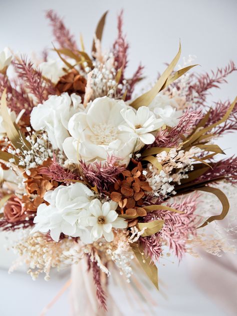 Terracotta is such a beautiful color for weddings. Check out these bouquet and boutonniere ideas to add some flair to your big day. From vibrant pinks to earthy terracottas, there's something for everyone! Boutonniere Ideas, Pink Wedding Bouquet, Bridal Bouquet Pink, Terracotta Wedding, Wedding Bouquets Pink, Flower Decor, Dried Flower Arrangements, Bring Happiness, Dried Flower