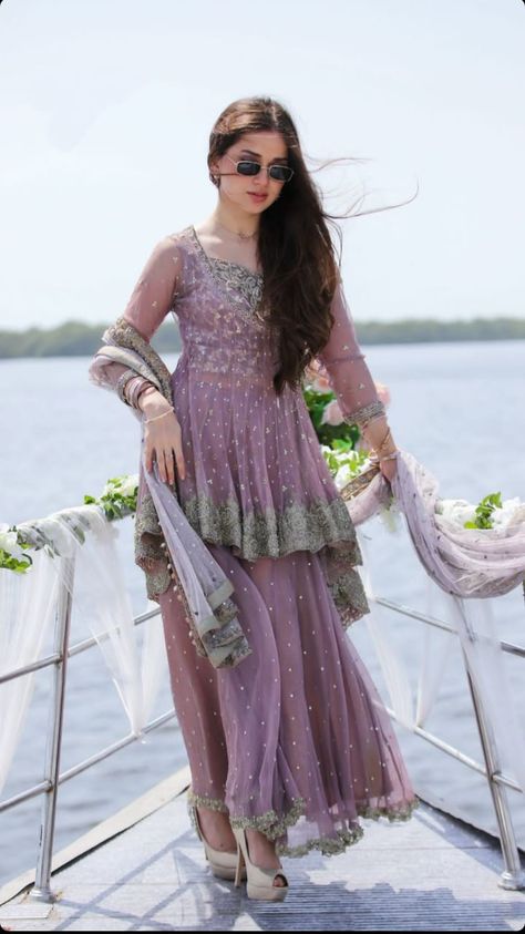 Aena Khan, Casual Bridal Dress, Pakistan Dress, Indian Bridal Photos, Traditional Attires, African Dresses Men, Bridal Dresses Pakistan, Desi Fashion Casual, Pakistani Fancy Dresses