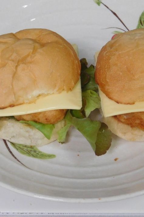 Chicken Nugget Sandwiches Chicken Nugget Sandwich, Chicken Nugget, Healthy Food Inspiration, Non Stick, Paper Towels, Chicken Nuggets, Non Stick Pan, Dinner Rolls, Main Course