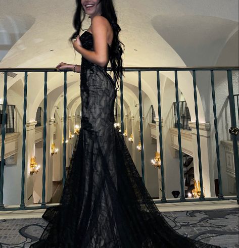 Morticia Addams Inspired Prom Dress, Mascarade Ball Dresses, Dark Prom Dress, Mascarade Ball, Prom Dress Aesthetic, Fatale Aesthetic, Femme Fatale Aesthetic, Night Luxe, Black Lace Prom Dress