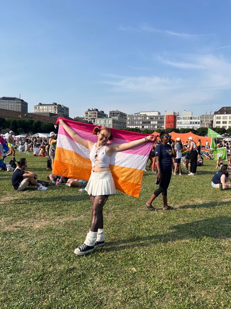 Lesbian Flag Inspired Outfit, Lesbian Core Outfit, Lesbian Flag Outfit, Pride Aesthetic Outfits, Pride Outfit Ideas Women, Pride Outfit Ideas, Pride 2024, Lesbian Pride Flag, Sports Couples