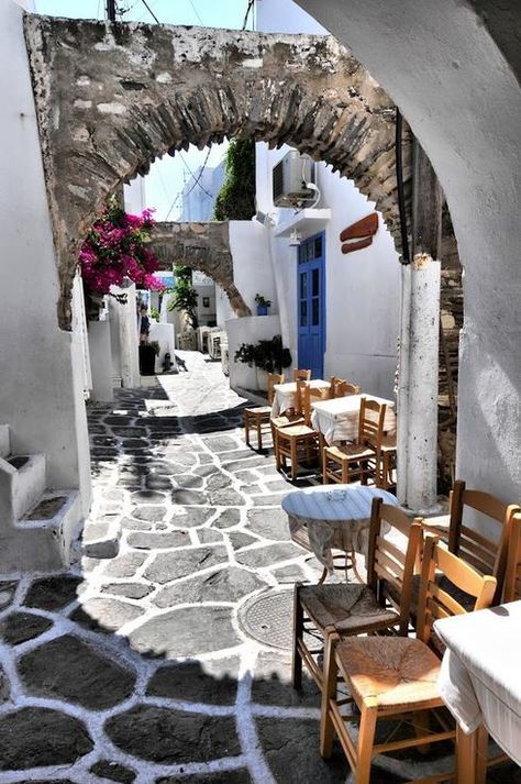 Streets of Paros, Cyclades / Greece (via gloholiday.com). Grecia Santorini, Greek Islands To Visit, Island Holidays, Visit Greece, Paros Greece, Patras, Skiathos, Greece Wedding, Inspiration Photography