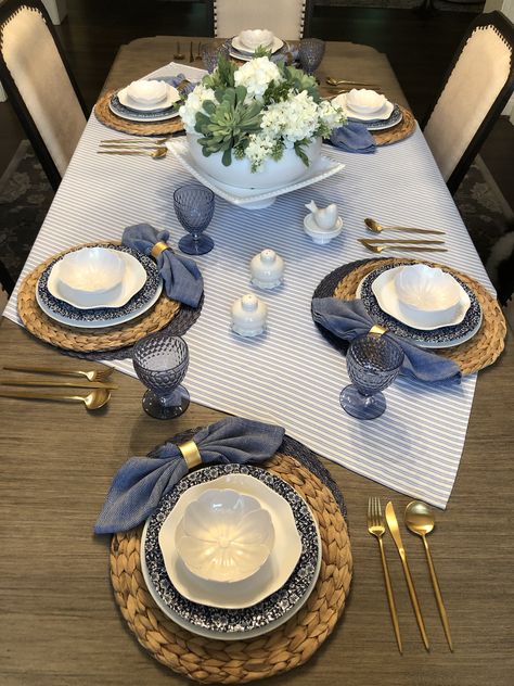 Secret Supper, Table Setting Etiquette, Home Decor Ideas Bedroom, Shabbat Dinner, Tafel Decor, Decor Ideas Bedroom, Dining Etiquette, Diy Table Decor, Dinner Party Table