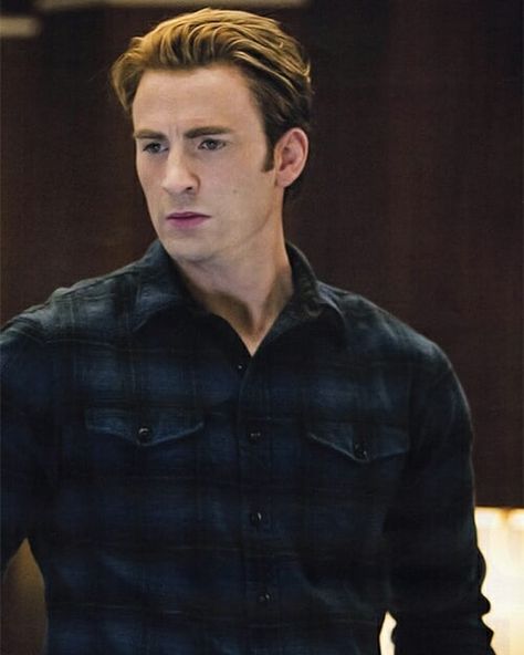 | Novos stills de Chris Evans em 'Avengers: End Game'. (Via: luvinchris) #ChrisEvans#SteveRogers#CaptainAmerica#AvengersEndGame Steve Rogers Endgame, Avengers Actors, Christopher Robert Evans, Steven Grant Rogers, Captain Rogers, Avengers Pictures, Christopher Evans, Steve Rogers Captain America, Robert Evans