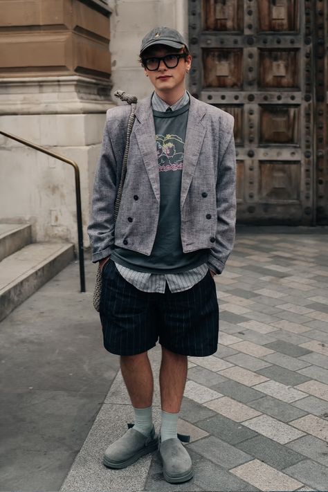 London Fashion Week Street Style SS25 | Hypebeast 2025 Fashion Trends Men, Soft Boy Aesthetic, Style 2025, London Fashion Week Street Style, Soft Boy, Womenswear Fashion, Crop Blazer, London Street Style, Mens Wear