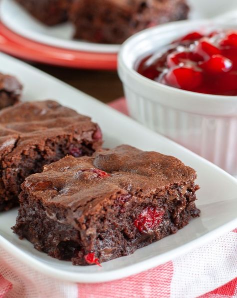 Black Forest Brownies, Cake Mix Brownies, Cherry Brownies, Sweet Condensed Milk, Brownies From Scratch, Cake Mix Desserts, Chocolate Chip Brownies, Dessert Bar Recipe, Cherry Pie Filling