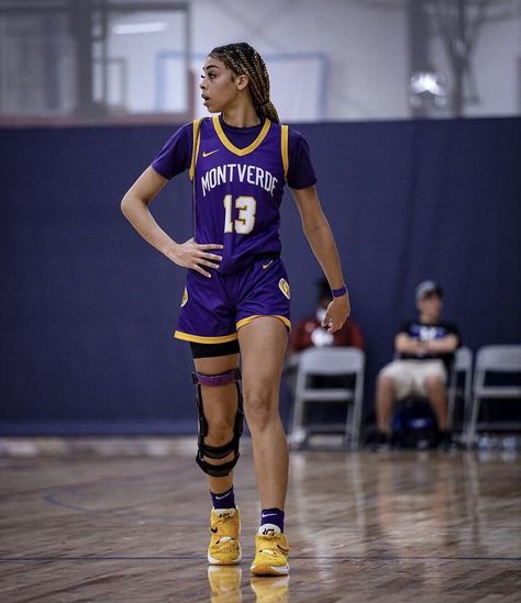 Woman Basketball Outfits, Womens Basketball Outfits, Basketball Clothes Womens, Basketball Women Outfit, Women Basketball Outfits, Basketball Outfits For Women, Basketball Style Women, Basketball Aesthetic Outfit, Basketball Uniforms Womens