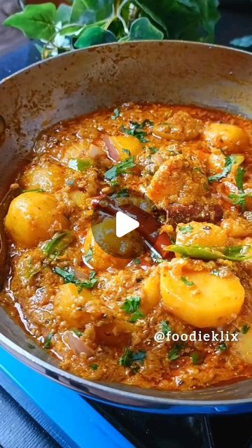 FoodieKlix 🧿 on Instagram: "Jabardast Aloo Bhuna Masala

Save for later use❤
Like, Comment & Share
✳️❇️➖Follow➖❇️✳️ @foodieklix
☑️Use #foodieklix  to get featured

Ingredients:-

Peeled & Cut Potatoes
3-4 Tbsp OIl
3 Green Cardamom
1 Inch Cinnamon
2 Dry Red Chillies
1 Tsp Jeera
2-3 Cloves
1 Badi elaichi
Salt
3-4 Black Pepper
2 Bay Leaf
3 Finely Chopped Onions
1 Tbsp Finely Chopped Garlic
1 Tbsp Grated Ginger
½ Tsp Turmeric Powder
1 Tsp Red Chilli powder
1 Tbsp Besan
3-4 Grated Tomatoes
1 Tsp Dhaniya Powder
1 Cup Dahi
Garam Masala
1 Tsp Sabji masala / Kitchen King masala
Hara Dhaniya
1 Tsp Kasuri Methi
2-3 Sliced Green Chillies
1 Sliced Onion
½ Sliced Capsicum

Recipe:-

Dry Roast 2 Dry Red chillies, 3 Hari Elaichi, 1 Inch Dalchini, 1 Tsp Jeera, 1 Tsp Salt, Tej patta, 1 Badi Elaichi, 3-4 Bl Potato Masala Recipe, Capsicum Recipe, Rajma Masala Recipe, Masala Kitchen, Capsicum Recipes, Kasuri Methi, Sliced Onion, Tiffin Recipe, Green Cardamom