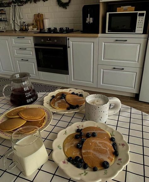 Breakfast In Bed Aesthetic, In Bed Aesthetic, Bed Aesthetic, Cafe Breakfast, Food Drink Photography, Think Food, Coffee Breakfast, Healthy Lifestyle Inspiration, Recipes From Heaven