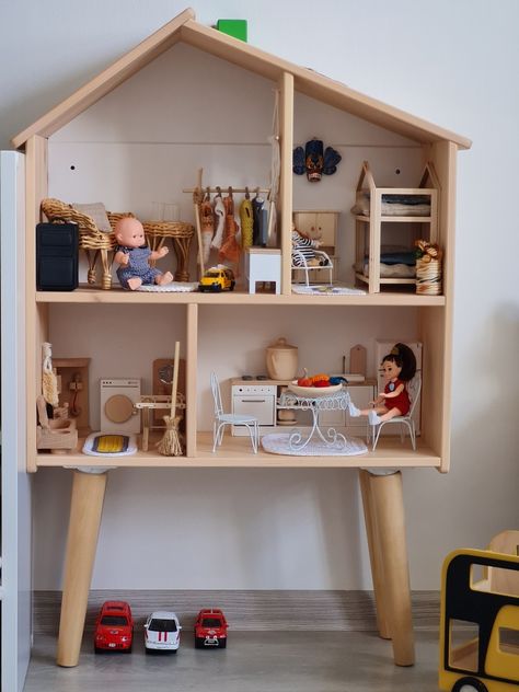 Ikea Flisat Dollhouse, Flisat Dollhouse, Doll House For Boys, Dollhouse Shelf, Ikea Dollhouse, Ikea Flisat, Modern Dollhouse Furniture, Ikea Shelves, Doll House Plans