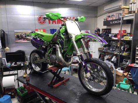 The motorcycle company owner built these Kawasaki KX500 17” supermoto wheels w/ Newson Sportec stainless spokes and nipples. #kawasakikx500 #kawasakikx #supermoto #custommotorcycle #customwheels #stainlessspokes #newsonsportec #handmadewheel #wheelbuildimg #wheelbuilder #handmadewheelbuilder Supermoto Wheels, Kawasaki Bikes, Cool Dirt Bikes, Motocross Bikes, Custom Wheels, Custom Motorcycle, Dirt Bikes, Custom Bikes, Motocross