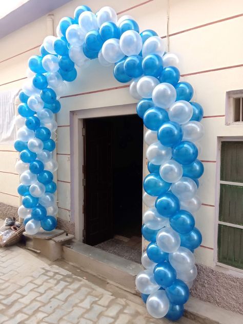 Balloon Garland Entrance, Entrance Balloon Decoration, Welcome Decoration Ideas Home Indian, Home Balloon Decoration, Balloon Decoration Ideas, Entry Gate, Gate Decoration, Quince Decorations, Balloon Arches