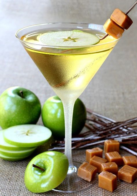 Apple Martini Recipe, Caramel Apple Martini, Strawberry Banana Milkshake, Raspberry Cocktail, Caramel Vodka, Happy Hour Menu, Apple Martini, Lemon Drop Martini, Martini Recipe