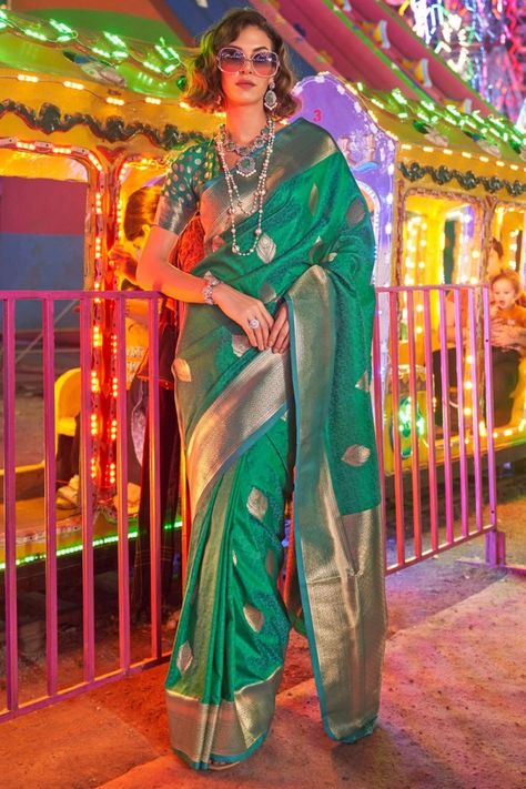 Rama Green Handloom Weaving Silk Saree Red Lip Color, Handloom Weaving, Silk Weaving, Simple Sarees, Brocade Blouses, Green Saree, Silk Art, Work Sarees, Silk Sarees Online