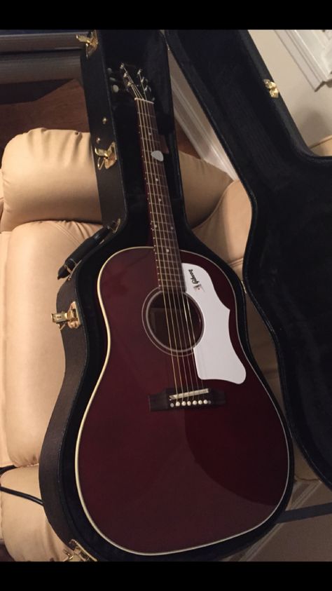 Gibson Acoustic Guitars, Gibson J45, Black Acoustic Guitar, Acoustic Guitar Photography, Musician Photography, Acoustic Guitar Music, Guitar Obsession, Guitar Acoustic, Guitar Photography