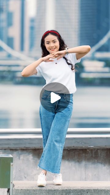 Singapore Photography, Tips Tiktok, Easy Poses, Foto Shoot, Posing Tips, Reels Instagram, Foto Tips, Camera Shots, Instagram Pose