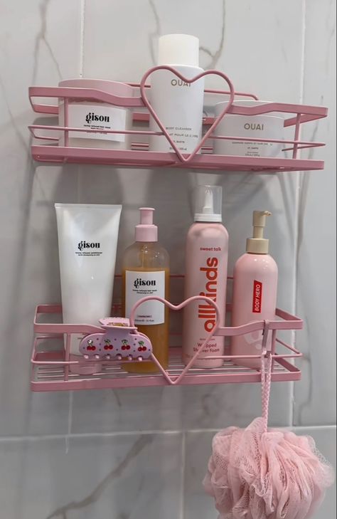 Girly Bathroom, Dorm Bathroom, Pink Bathroom Decor, Girly Apartments, Girly Apartment Decor, Shower Rack, Pink Showers, Deco Studio, Dream Apartment Decor