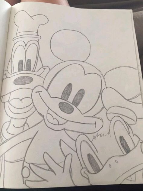 Cool Mickey Mouse Drawing, Goofy Mickey Mouse Drawing, Micky Mouse Drawings, Funny Cartoons To Draw, Drawing Ideas Mickey Mouse, Mikki Mouse Drawing, Things To Sketch Disney, Easy Cartoon Drawings Aesthetic, Sketch Book Ideas Pencil Easy