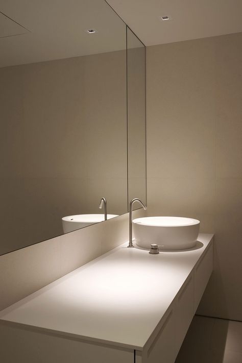 016-cooper-square-penthouse-cws-architecture Boffi Bathroom, Bathroom Lighting Design, Toilette Design, Minimal Bathroom, Washroom Design, Interior Minimalista, Bathroom Taps, Toilet Design, Minimalism Interior