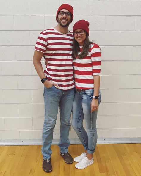 Scary Couples Costumes, Where's Waldo Costume, Waldo Costume, Scary Couples Halloween Costumes, Couple Halloween Costume, Easy Couple Halloween Costumes, Costume Couple, Halloween Costumes Diy Couples, Couples Halloween Costumes