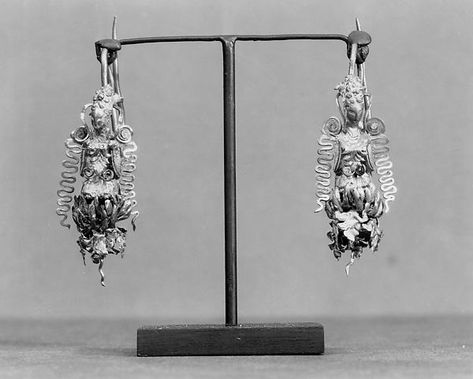 Pair of Earrings Tang Dynasty Earrings, Tang Dynasty Jewelry, Chinese Hair Accessories, Chinese Jewelry, Chinese Hairstyle, Classic Image, Metropolitan Museum, Metropolitan Museum Of Art, Chinese Art