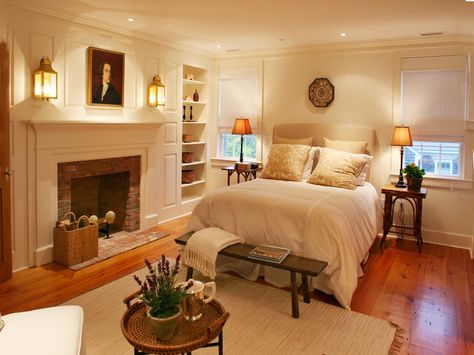 Love the feel of this bedroom Bed Next To Fireplace, Small Fireplace In Bedroom, Fireplace Small Bedroom, Nancy Myers Style Bedroom, Small Bedroom Fireplace Ideas, Small Bedroom With Fireplace, Bedroom With Fireplace Master, Bedrooms With Fireplaces, Nantucket Bedroom