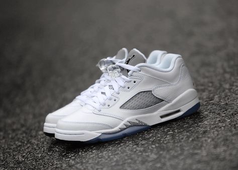 Launching over the weekend.  Nike Air Jordan 5 Low GS White Black  http://ift.tt/1RHnkOW Jordan 5 Low Outfit, Nba Shoes, New Sneaker Releases, Nike Air Jordan 5, Outfits Hombre, Uk Products, Sneaker Release, Sneakers Addict, Air Jordan 5