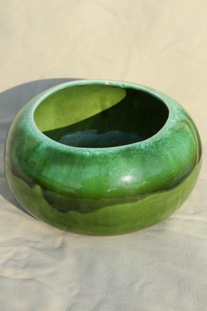 vintage California pottery, green drip glaze ceramic large round planter flower bulb pot Ceramic Photography, Flower Bulb, Sculpture Ceramic, Laurel Leaves, Glaze Ceramics, Pottery Glazes, Vintage California, California Pottery, Bulb Flowers