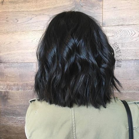 shiny black wavy lob Black Hair Lob With Curtain Bangs, Short Hair Dark, Short Black Bob, Black Hair Short, Short Black Hair, Wavy Lob, Lob Hairstyle, Long Bob Hairstyles, Short Black Hairstyles