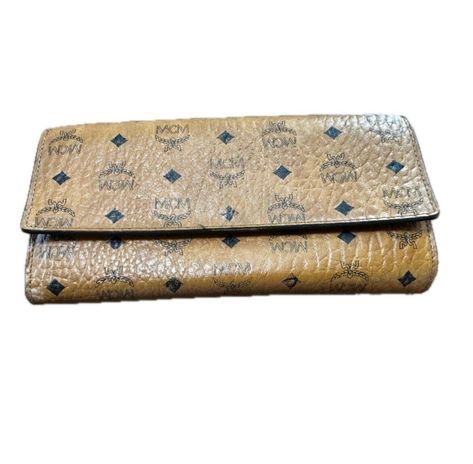 【About this product】 【MCM Monogram long folding wallet leather / 00245】 ■Condition:  Good. This item is used. There are some minor scratches,  but no problems in use. Please check the pictures. ＊Main body only ★If you have any items you're looking for, please contact me. 【Shipping】 Shipment by Standard US. Shipping to Europe, UK, Asia & Mexico by Registered airmail (as standard international shipping). 5-10 days from purchase to shipping. Estimated arrival time is 5-10 days for USA Europe, UK, Asia & Mexico will arrive in 7-15 days. (There seems to be a delay in delivery at the moment, so we don't know if it will arrive in this time frame） Economy shipping is also available Shipping fee will be $10.00. Economy shipping takes about 2 months to arrive There are many countries that are unable