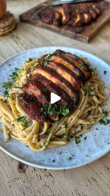 elly smart | comforting vegan recipes on Instagram: "‘Steak’ & peppercorn pasta, using lions mane mushrooms 🍄  ep 6 of pure plants HAD to be using the almighty lions mane! i got a grow your own kit from @marvellousmushrooms collab with @nomeatdisco which has given me 2 batches so far!  huge inspiration from @dereksarno for making shrooms sexy again, all credit to him for the pressing technique 😮‍💨  Ingredients (serves 2) For the mushroom steaks  2 large lions mane mushrooms  1.5 tbsp dark soy sauce 3 tbsp beetroot juice  1 tbsp brown sugar 1/2 tsp black pepper  1 tsp smoked paprika  1/2 tsp dried thyme  1/2 tsp onion granules 1/2 tsp ground cumin  1/2 tsp sage   For the peppercorn sauce 1 tbsp non dairy butter  1 tbsp black peppercorns, ground to a rough texture in a pestle and mortar Lions Mane Pasta Recipe, Peppercorn Pasta, Mushroom Steaks, Non Dairy Butter, Beetroot Juice, Pestle And Mortar, Dark Soy Sauce, Peppercorn Sauce, Lions Mane