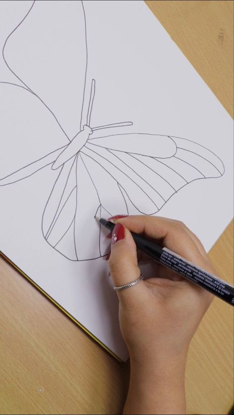 Butterfly Mandala Art, Mandala Art For Beginners, How To Draw 3d, Draw 3d, Butterfly Mandala, Art For Beginners, 3d Butterfly, 3d Drawings, 3d Butterflies