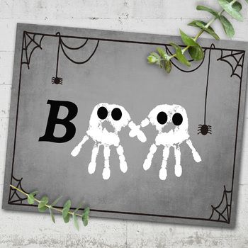 Halloween Baby Crafts Hand Prints, Halloween Kids Painting Ideas, Baby Paint Pumpkin, Halloween Art Toddlers Easy, Ghost Footprint Art, Halloween Paint Ideas For Kids, Diy Halloween Baby Crafts, Halloween Crafts For 12 Month Old, Boo Handprint Craft