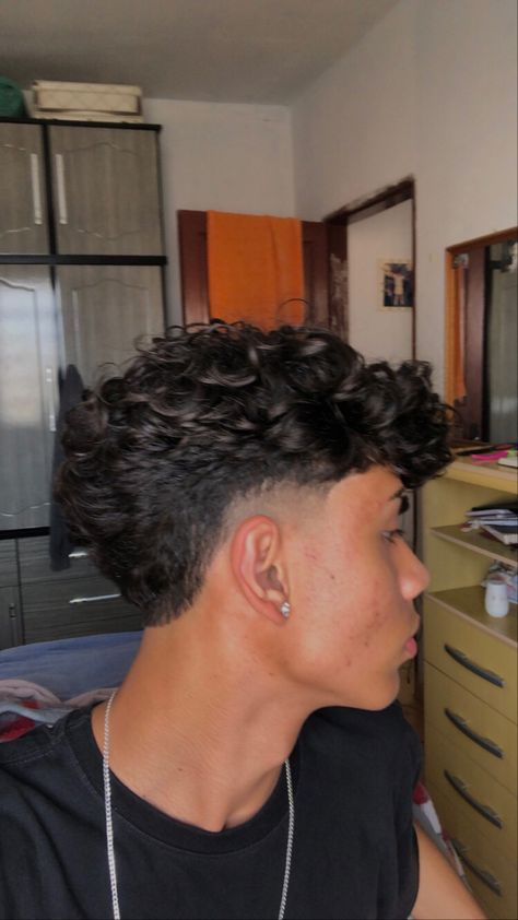 Baby Mullet, Low Fade Curly Hair, Curly Hair Taper, Mens Haircuts Thick Hair, Mullet Curly, Mens Haircuts Wavy Hair, Hair Types Men, Taper Fade Short Hair, Fade Haircut Curly Hair