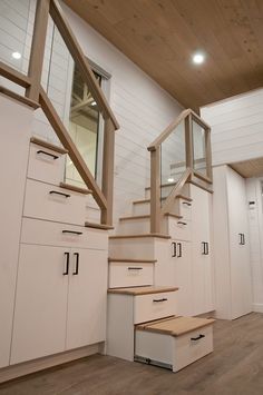 Tiny House Stairs Ideas, سلالم حلزونية, Tiny Houses On Wheels, Houses Decor, Houses Minecraft, Houses On Wheels, Wohne Im Tiny House, Tiny House Stairs, Tiny House Storage