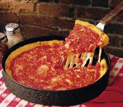 Uno's chicago style pizza......oh how I miss that city. Chicago Style Deep Dish Pizza, Homemade Pepperoni Pizza, Chicago Deep Dish Pizza, Chicago Style Pizza, Chicago Pizza, Regional Food, Cracker Crust, Chicago Food, Deep Dish Pizza